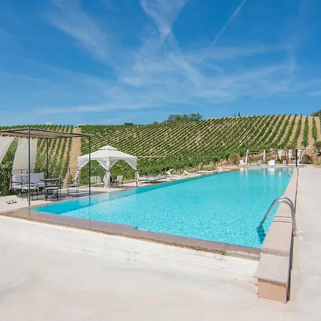 In Marche With Pool And Bbq
